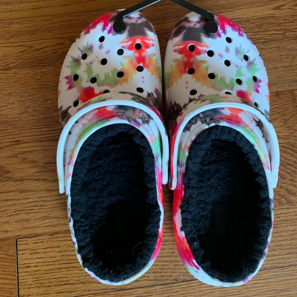 Crocs Fleece Lined NWT Size 4 Jr